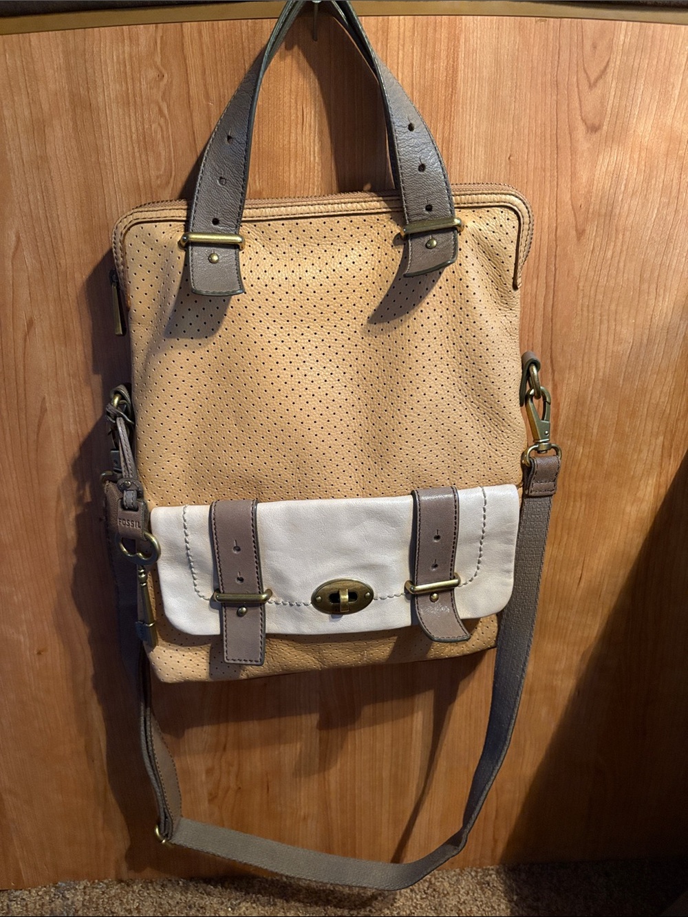 Vintage Fossil Mason Perforated leather bag! Beautiful